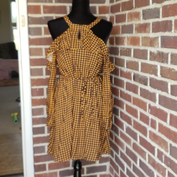 NWOT Yellow Off Shoulder Ruffle Dress Size Small - Picture 1 of 10